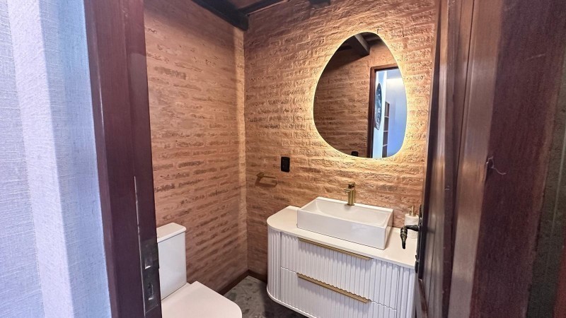 Impresionante Casa con Vista al Mar y Amplios Espacios